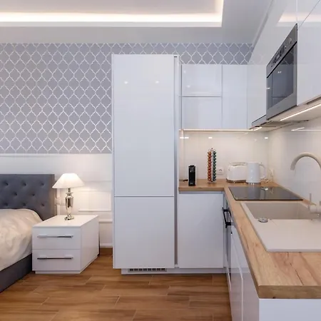 Helikon Apartman شقة كيستاي