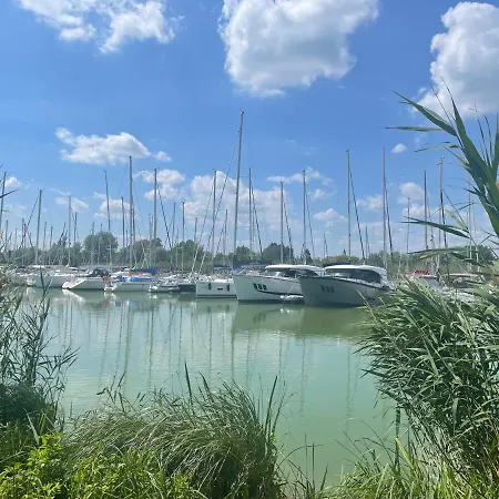 شقة Helikon Apartman كيستاي