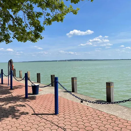 Helikon Apartman * كيستاي