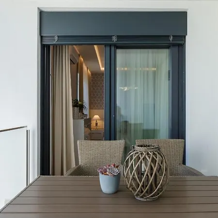 Helikon Apartman شقة كيستاي