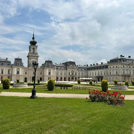 Lejlighed Helikon Apartman Keszthely