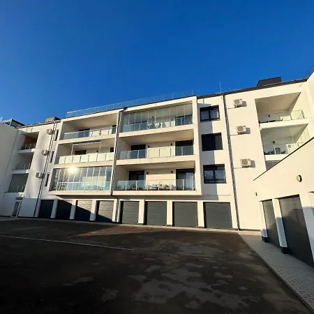 Helikon Apartman * كيستاي