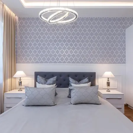 Helikon Apartman *