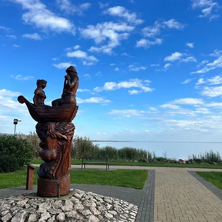 Helikon Apartman شقة